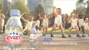 Histoire d'evian - lancement de la campagne Live young en 2016 Histoire d'evian - lancement de la campagne Live young en 2016